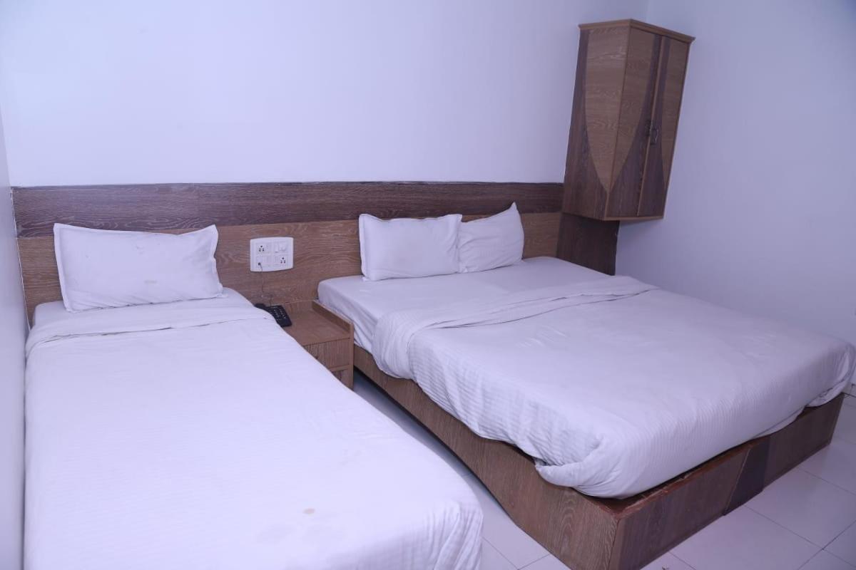 Hotel Kewal Inn Jālgaon Eksteriør bilde