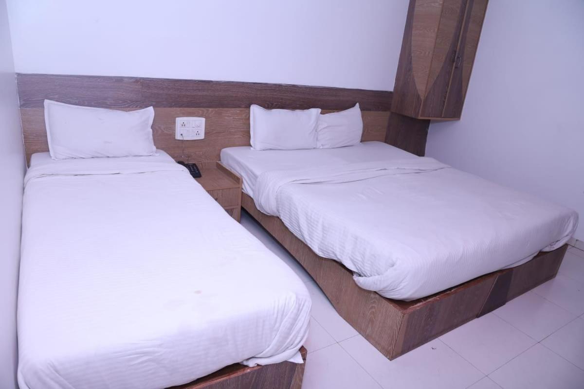 Hotel Kewal Inn Jālgaon Eksteriør bilde